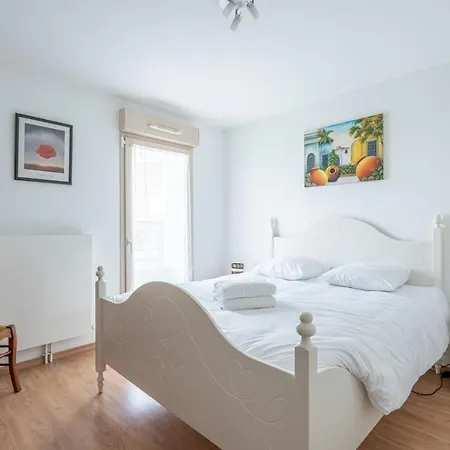 Lägenhet à Portée De Mer. Appt 70m2, 2ch+parking *