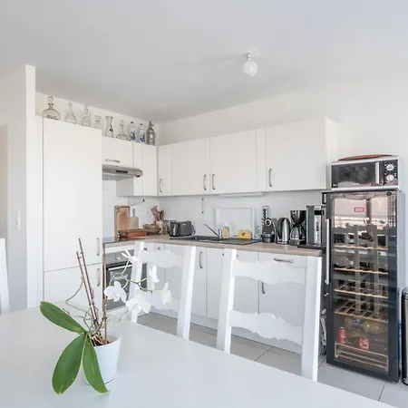 Apartamento à Portée De Mer. Appt 70m2, 2ch+parking *