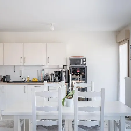 à Portée De Mer. Appt 70m2, 2ch+parking Apartamento