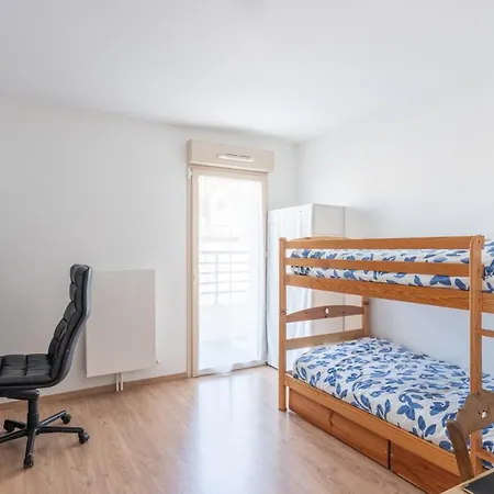 A Portee De Mer. Appt 70m2, 2ch+parking アパート *